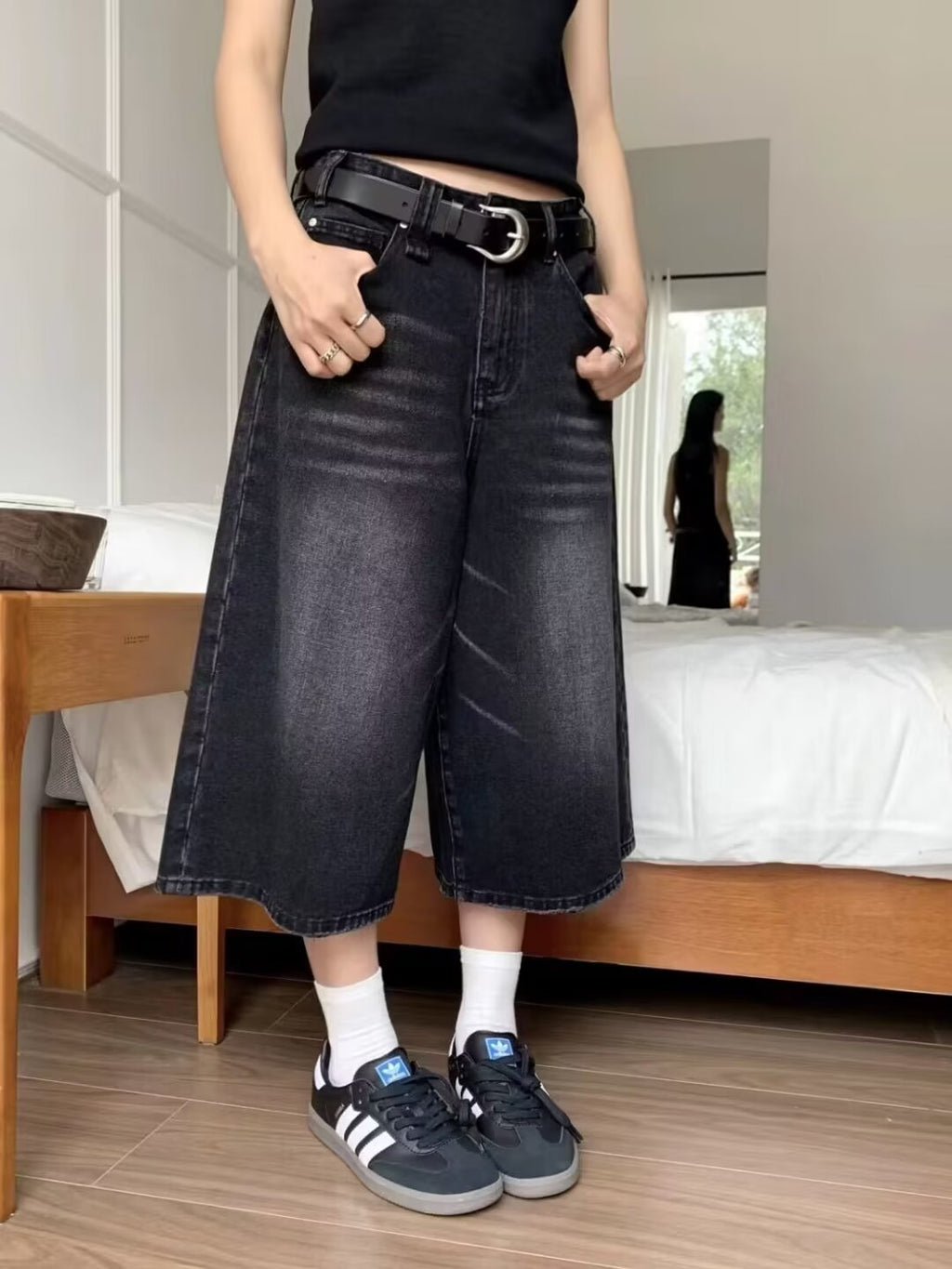 Grunge Washed Wide-Leg Cropped Jeans