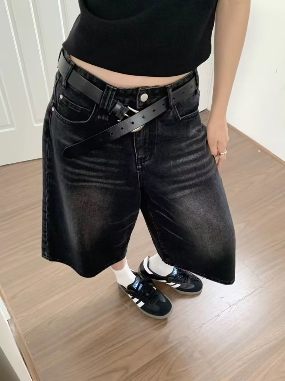 Grunge Washed Wide-Leg Cropped Jeans